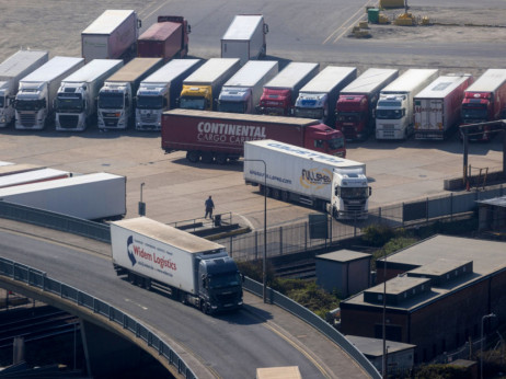 UK odgađa planirane kontrole uvoza robe iz EU do 2023.