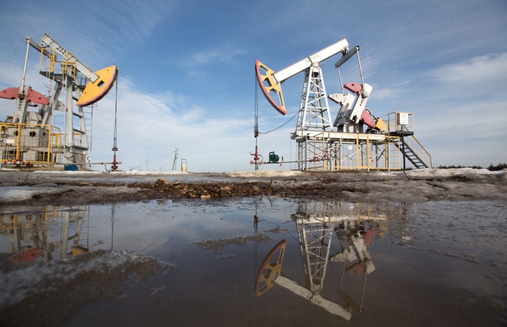 Nafta u padu zbog globalnog usporavanja i šanse za veću ponudu