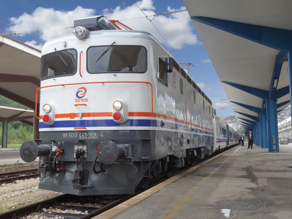 Dvije vlade vraćaju voz Sarajevo - Banjaluka i zabranu izvoza drveta