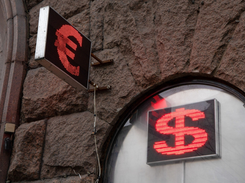 Paritet eura i dolara dok raste prijetnja stagflacijom?