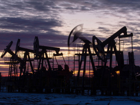 Nafta oscilira dok ulagači čekaju odluku G7 da zabrani uvoz iz Rusije