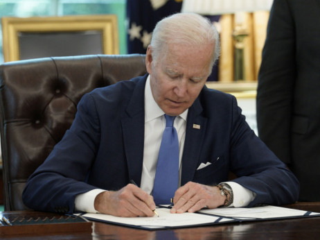 Biden potpisao Zakon koji će olakšati slanje oružja u Ukrajinu