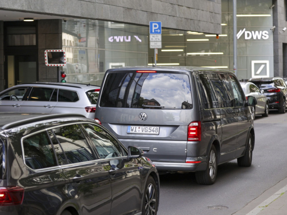 Deutsche Bank smijenila direktora DWS-a nakon policijske racije