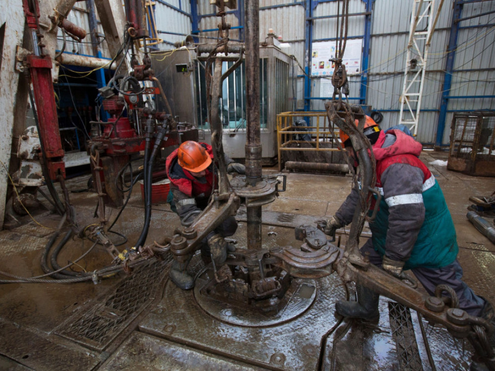 EU zvanično odobrila sankcije za rusku naftu, banke i medije