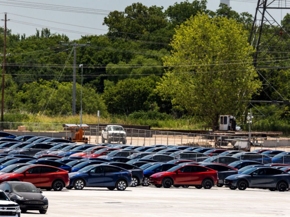 Tesla zbog softvera i pojasa povlači hiljade vozila u Kini