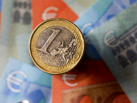 Knez: Euro zasad odolijeva, potražnja za dolarom je jaka