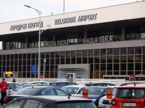 Beograd: Sanirana šteta na pisti, avioni ponovo saobraćaju