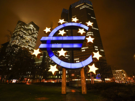 Euro skočio preko jedan posto prema dolaru nakon objave ECB-a