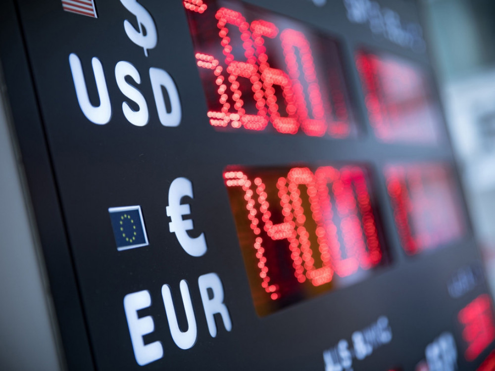 Dolar na najvišoj razini u 20 godina, raste i cijena nafte