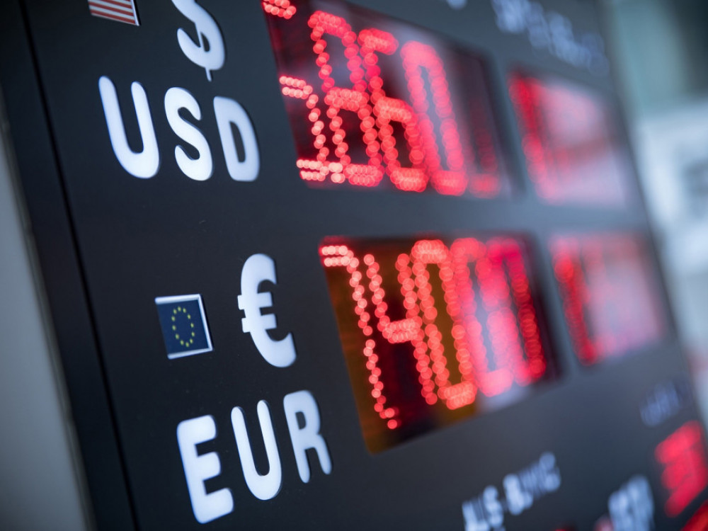 Evro dostigao najvišu vrijednost u odnosu na dolar još od kraja jula