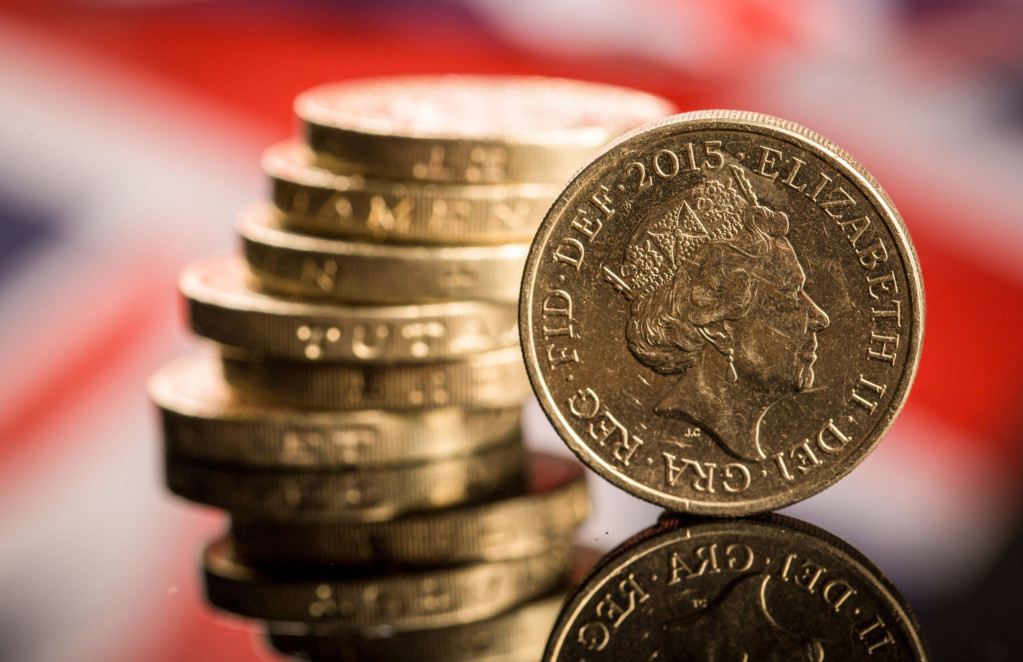 Hedž fondovi se klade protiv funte jer očekuju recesiju u UK