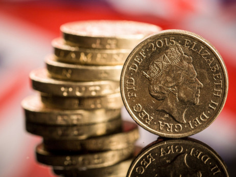 Hedž fondovi se klade protiv funte jer očekuju recesiju u UK