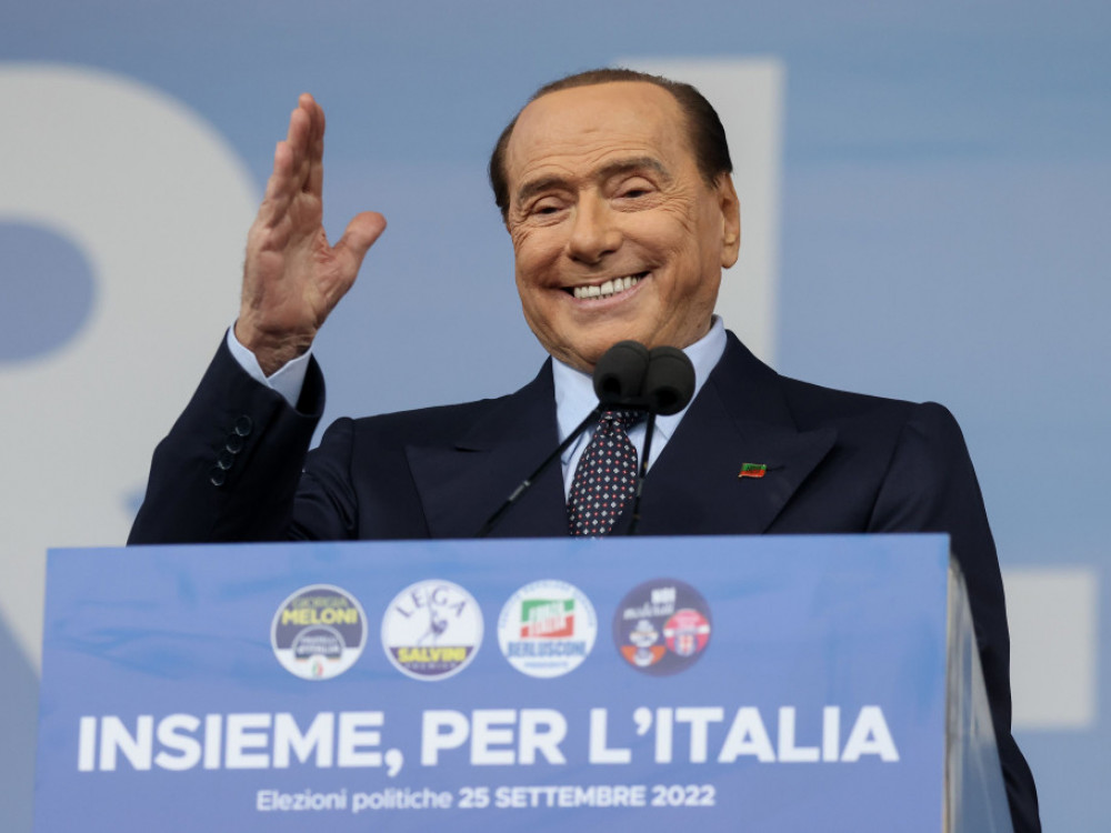 Berlusconi opet hospitaliziran, završio na intenzivnoj