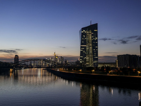 ECB nastavila sa podizanjem stopa, smanjila tempo