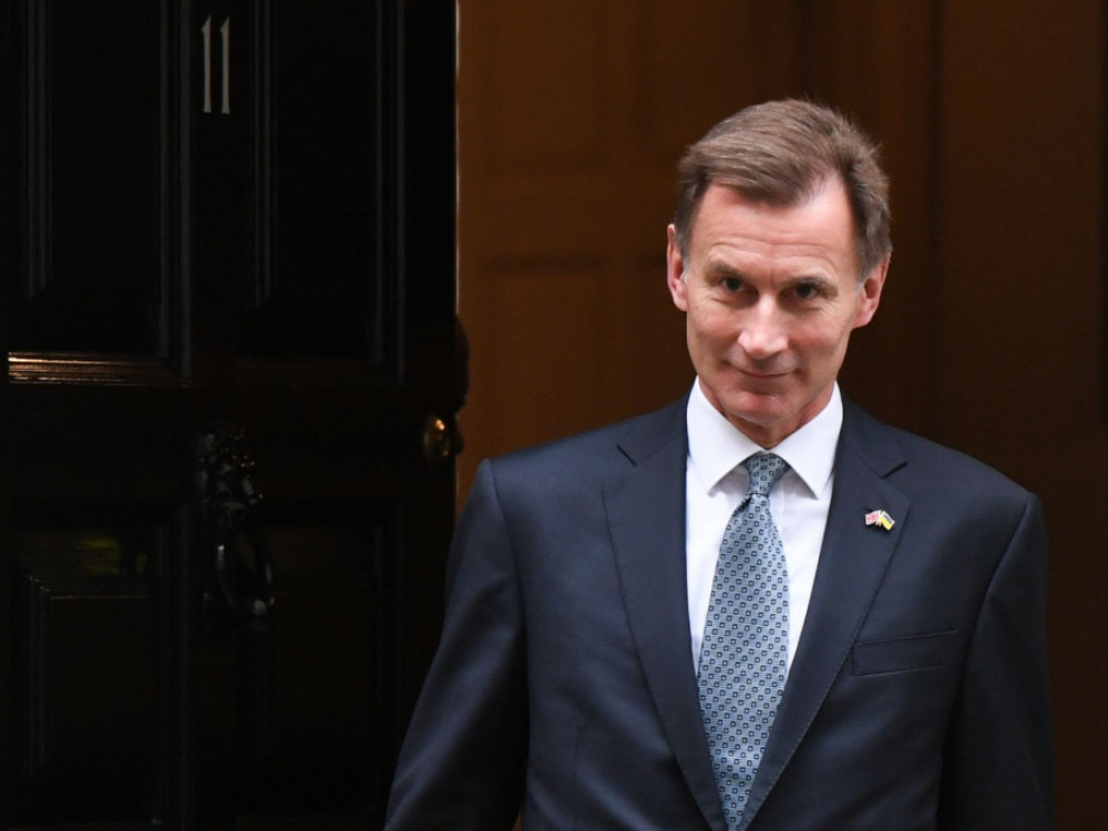 Hunt pod pritiskom ukidanja poreznog statusa nedomicila