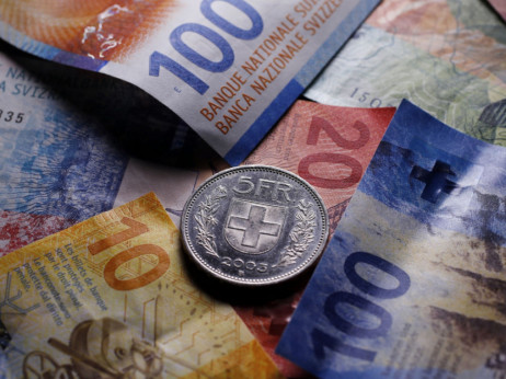 Švajcarski franak dostigao maksimum u odnosu na dolar u osam godina