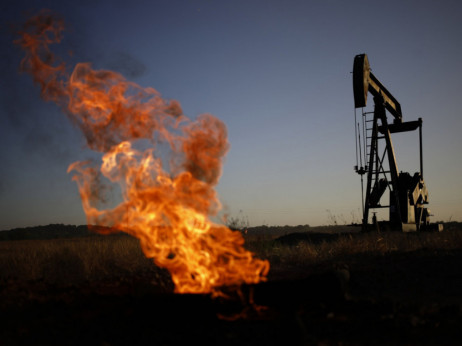 Nafta fluktuira dok SAD nastoji smiriti tržišta nakon bankarskih previranja