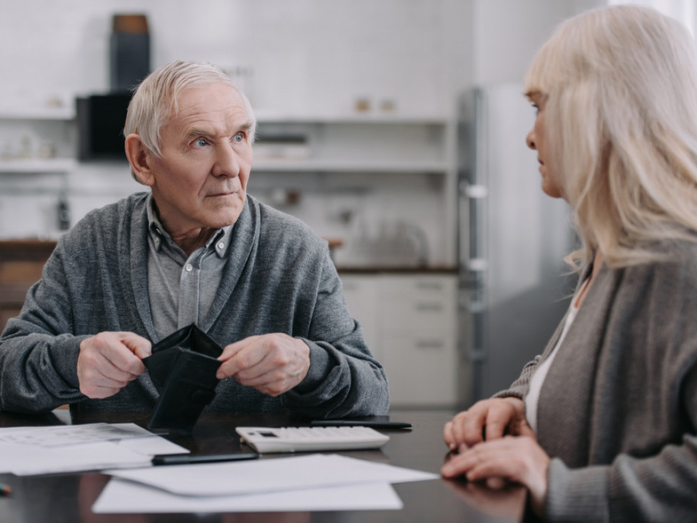Muškarci u Srbiji primaju penziju pet godina, Francuzi duže od 20