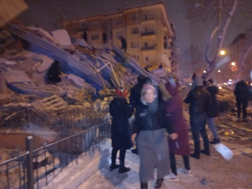 U zemljotresu poginulo više od 110 ljudi u Turskoj i Siriji
