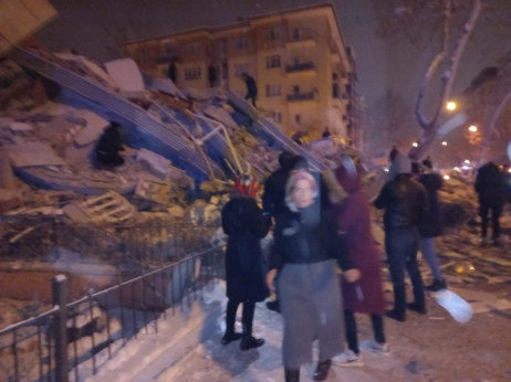 U zemljotresu poginulo više od 110 ljudi u Turskoj i Siriji