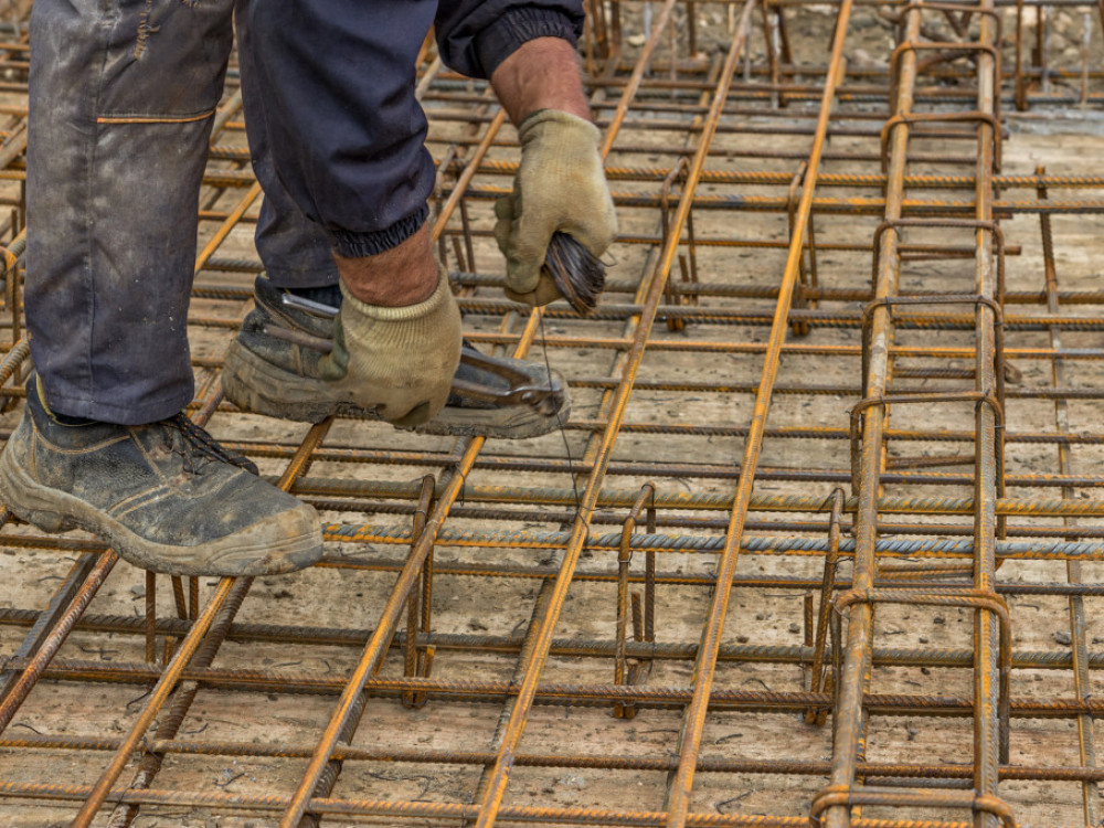 Gradnja i prodaja nekretnina cvjeta, ali ne i plate zaposlenih u toj oblasti