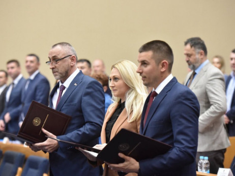 Izabrana tri ministra i kompletirana Vlada Republike Srpske