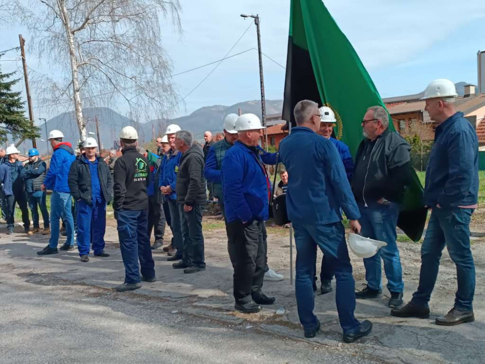 Stotine rudara na prosvjedu ispred Gradske uprave Zenica