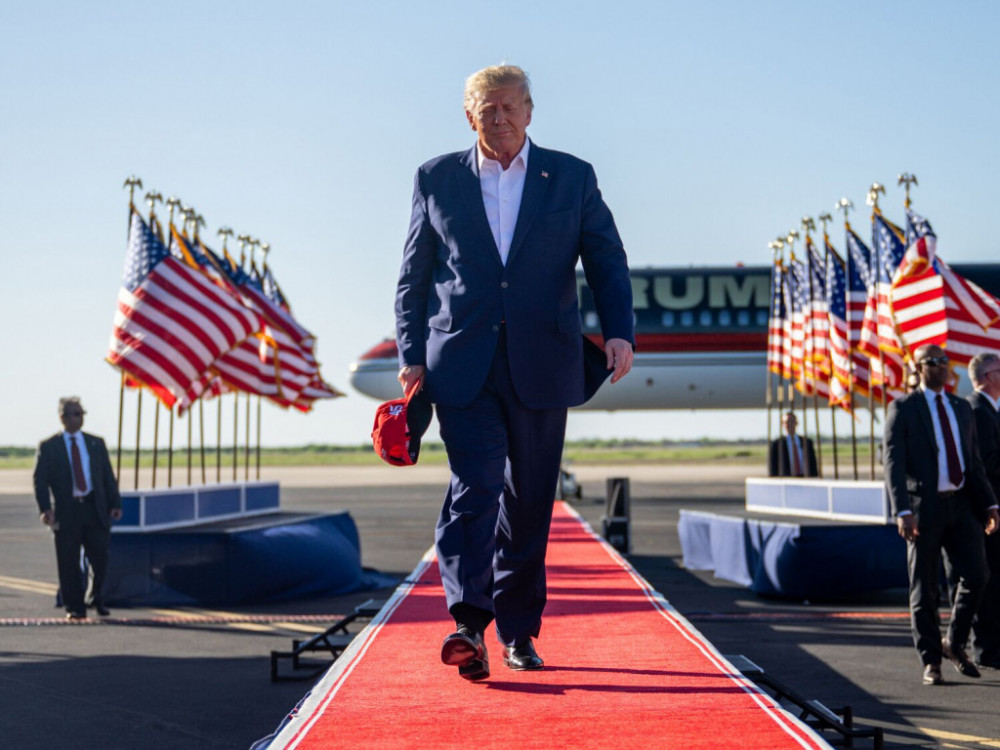 Trump optužen zbog skrivanja povjerljivih dokumenta, tvrde izvori
