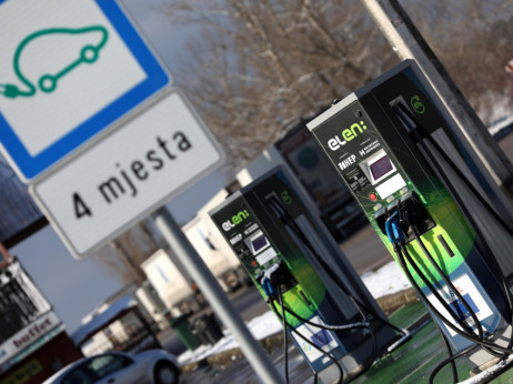 Broj električnih vozila u EU raste tri puta brže od broja punionica