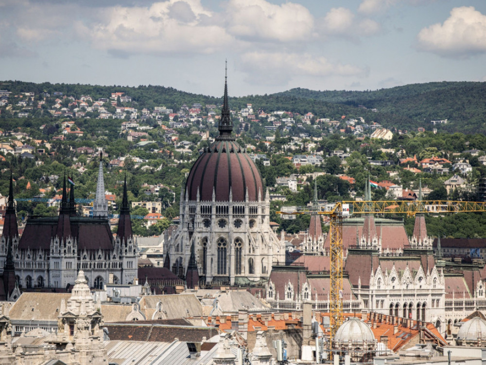 Mađari razmatraju rezanje kamatne stope, forinta ojačala