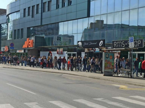 Članovi Sindikata Brčko distrikta mirnom protestnom šetnjom ukazali na težak položaj radnika