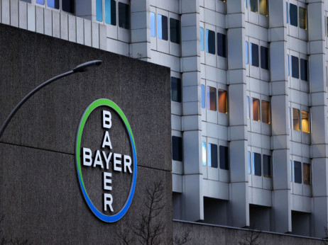 Bayer očekuje profit na nižem kraju prognoze zbog kontroverznog herbicida