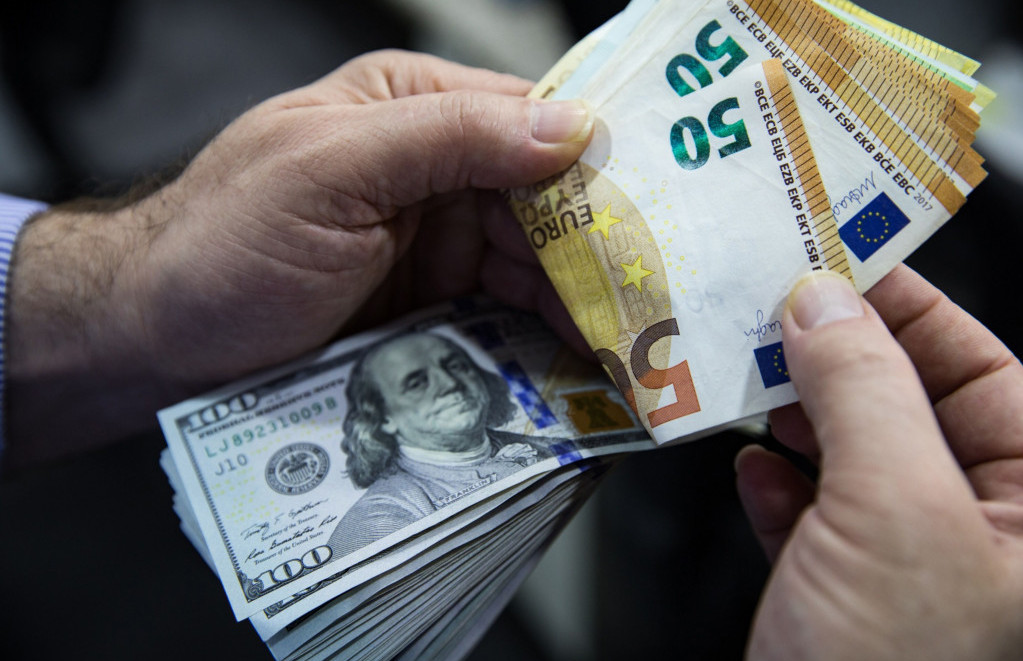 PROGNOZA Ako želite zaraditi na tečaju eura i dolara, trebat će vam više sreće nego pameti
