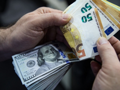 PROGNOZA Ako želite zaraditi na tečaju eura i dolara, trebat će vam više sreće nego pameti
