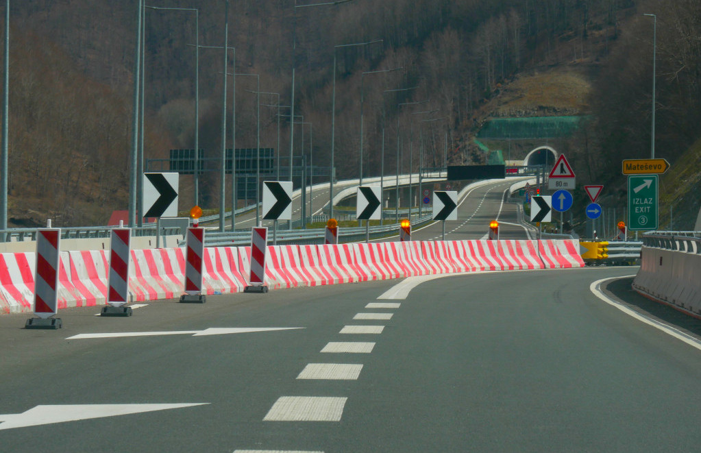 Na kraju tajanstvene crnogorske autoceste cvjeta turizam