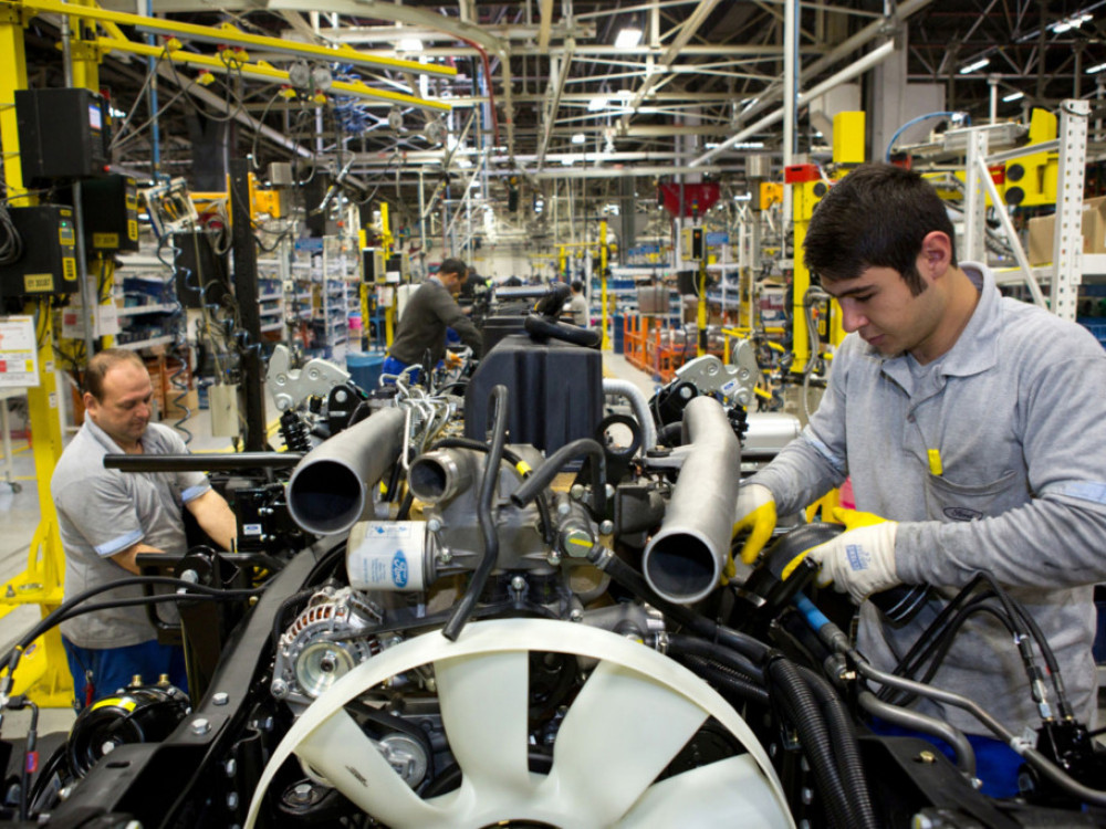 Rast maloprodaje, autoindustrije, osiguranja i javnih prihoda