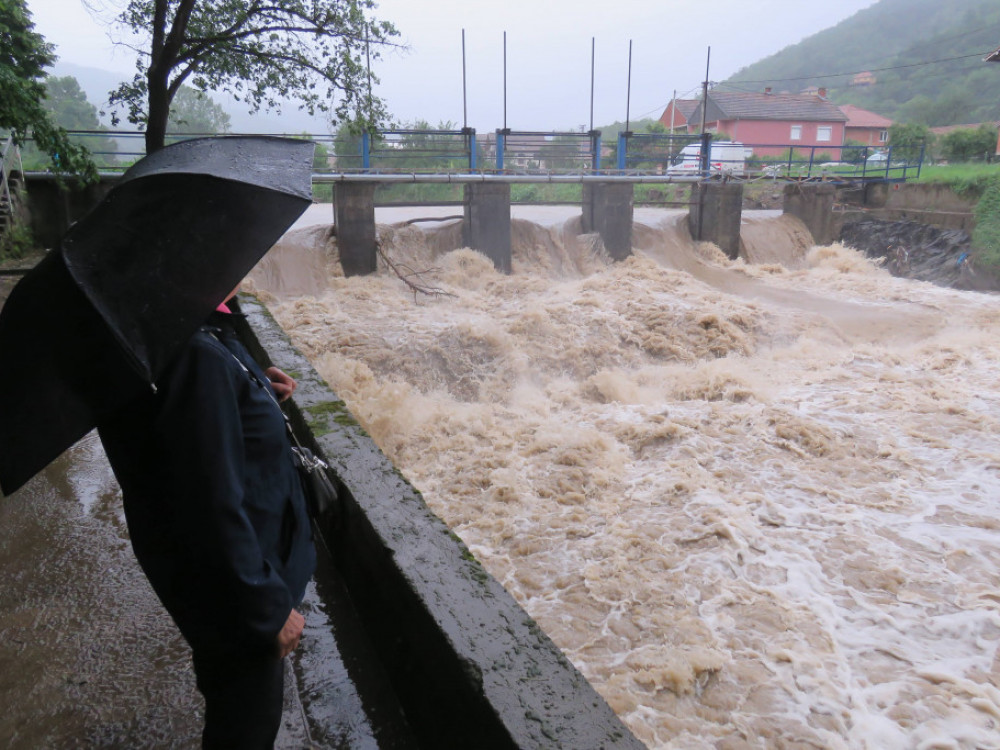 Vanredna situacija širom Srbije, poplave odnijele dva mosta