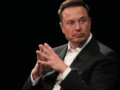 Investitori žele da se Musk fokusira na Teslu jer rivali jačaju
