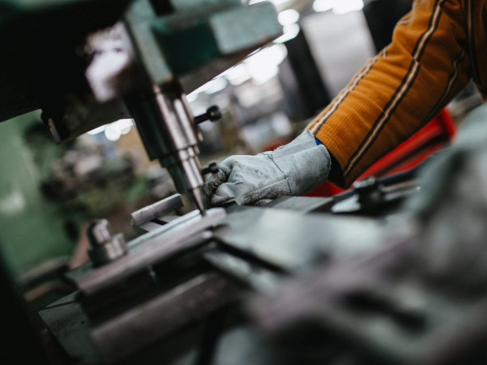 Nakon rasta u maju, u junu ponovo pao promet u industriji