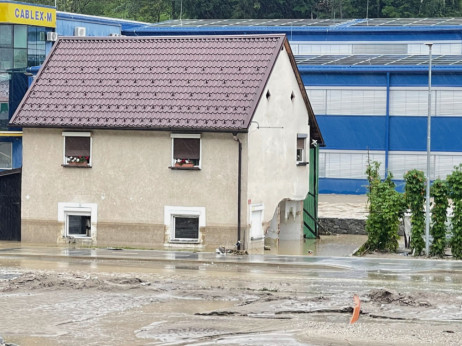 Slovenija: Borba s poplavama traje, traži se pomoć EU i NATO-a