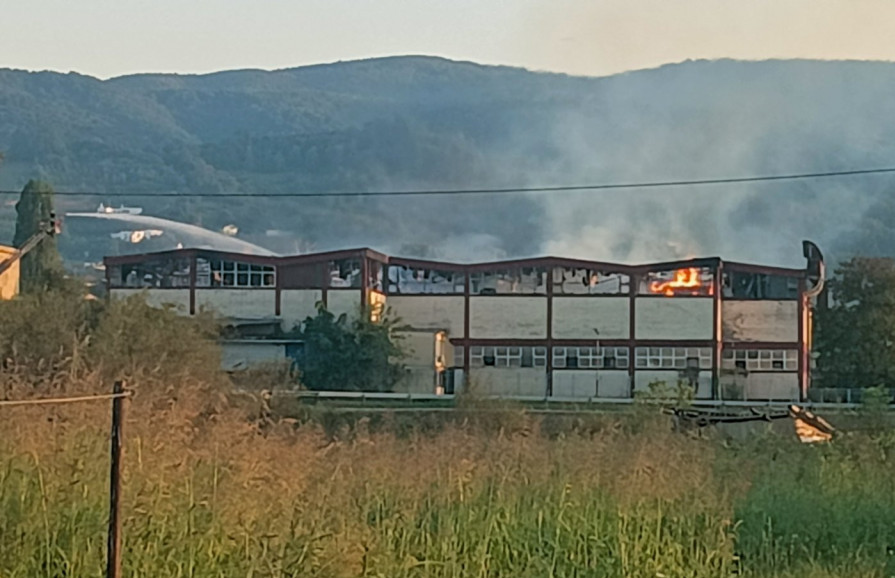 Požar u banjalučkoj fabrici Celex još uvijek aktivan, povrijeđena dva radnika