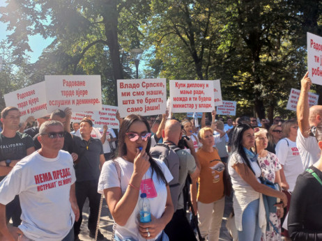 Budžetski korisnici u R. Srpskoj protestom traže veće plate