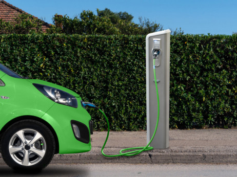 Luksuz i zeleni trendovi: U 2023. uvezeno 208 električnih vozila