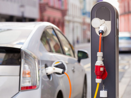 Kompanije odgađaju ulaganja u električna vozila zbog pada potražnje