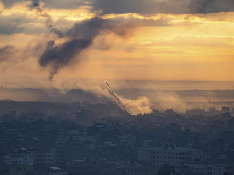 Prvi taoci oslobođeni, u južnu Gazu stiglo 200 kamiona humanitarne pomoći