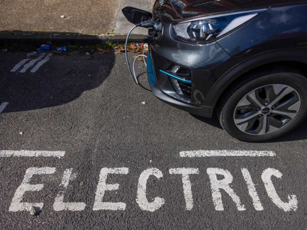UK i EU blizu dogovoru o odgodi uvođenja carina na električna vozila