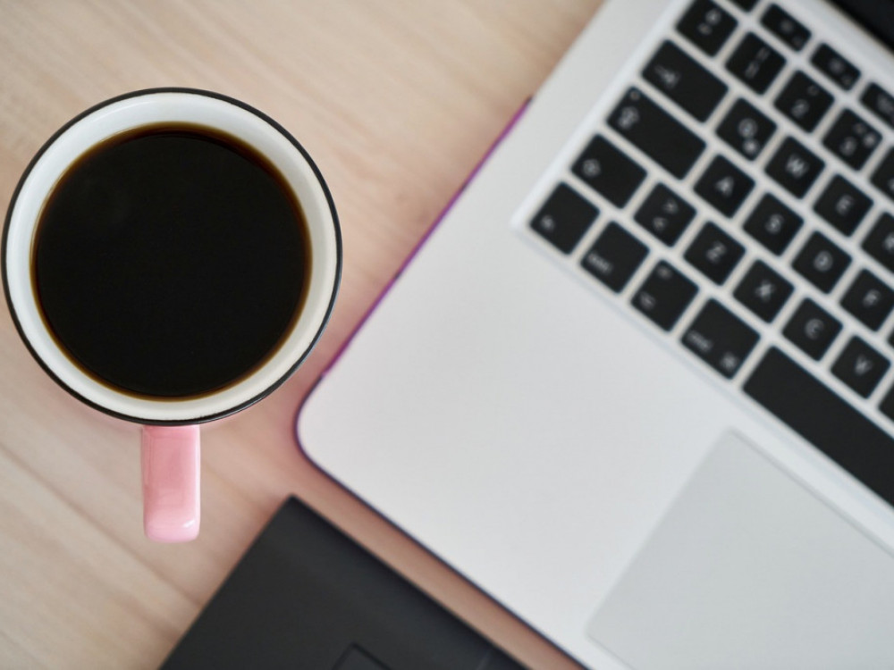 Pet stvari za početak dana: Kazna majčinstva, električna vozila i nova zaduženja