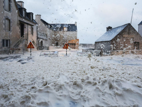 Oluja Ciaran poharala Europu i odnijela sedam života