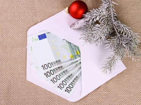 Većina Hrvata očekuje božićnicu, nadaju se iznosu od 443 eura