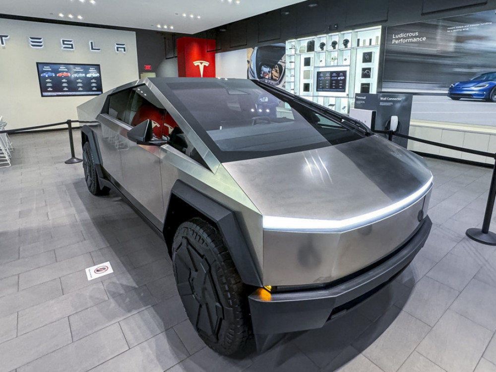 Teslin 'cybertruck' stiže 2025, najjeftiniji košta 60.990 dolara